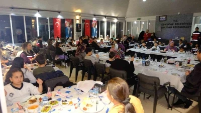Başkan Doğanca, &ouml;ks&uuml;z ve yetimlerle iftarda buluştu
