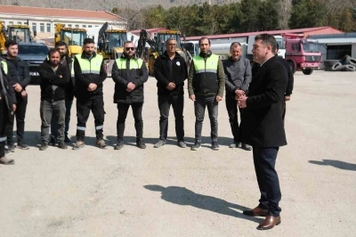 Başkan D&ouml;kmeci&rsquo;den y&uuml;zleri g&uuml;ld&uuml;ren bayram ikramiyesi
