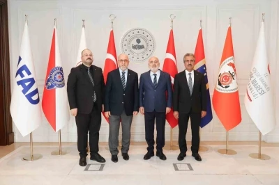 Başkan Dumandağ, bakan yardımcılarıyla bir araya geldi
