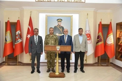 Başkan Dumandağ, Kolordu Komutanı Durmaz ile bir araya geldi
