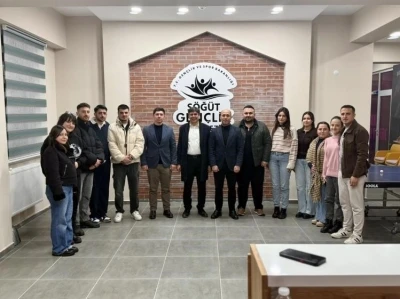 Başkan Durgut gen&ccedil;lerle Gen&ccedil;lik Merkezi&rsquo;nde buluştu
