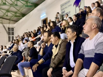 Başkan Durgut&rsquo;tan S&ouml;ğ&uuml;tspor Voleybol Takımına trib&uuml;n desteği
