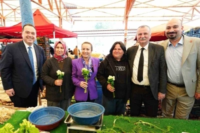 Başkan Dutlulu&rsquo;dan 8 Mart&rsquo;a &ccedil;i&ccedil;ekli kutlama
