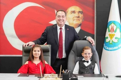 Başkan Dutlulu koltuğunu &ccedil;ocuklara emanet etti
