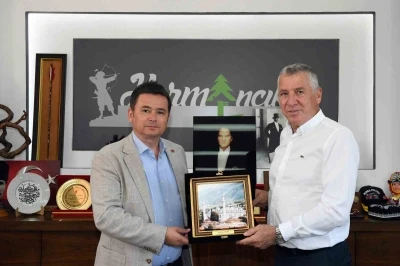 Başkan Erkan Aydın dağ yöresine çıkartma yaptı
