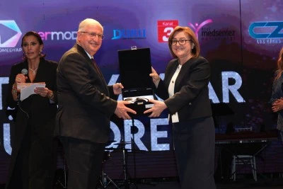 Başkan Fatma Şahin Kristal Ayaklar Ödül Töreni’nde Kadın Futbolculara Destek Verdi