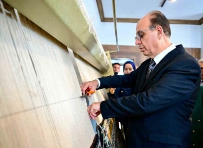 Başkan Ge&ccedil;it, halı dokuma kursunda kesim t&ouml;renine katıldı
