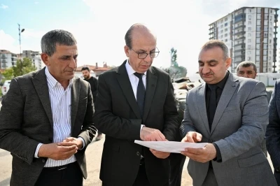 Başkan Ge&ccedil;it, Karakavak Mahallesindeki d&ouml;n&uuml;ş&uuml;m yatırımlarını inceledi
