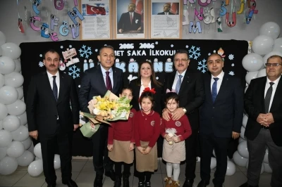 Başkan Gen&ccedil;, &ouml;ğrencilerin karne heyecanına ortak oldu
