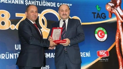 Başkan Gülpınar’a “Yılın En Şeffaf Belediye Başkanı” ödülü