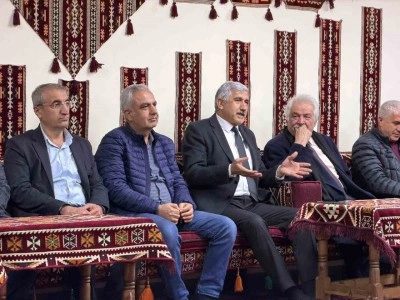 Başkan Halla&ccedil;, hukuk&ccedil;ularla buluştu