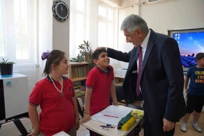 Başkan Halla&ccedil;&rsquo;tan &ouml;zel &ouml;ğrencilere anlamlı ziyaret
