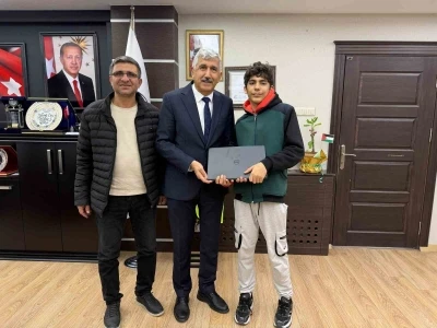 Başkan Halla&ccedil;&rsquo;tan &ouml;zel &ouml;ğrenciye anlamlı destek
