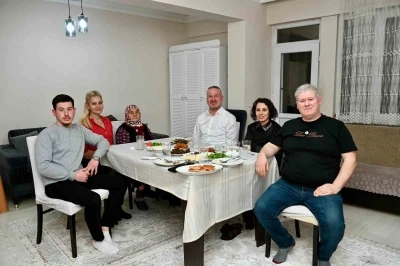 Başkan Karabatı g&ouml;n&uuml;l sofrasında buluştu
