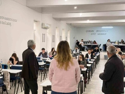 Başkan Karamehmetoğlu gen&ccedil;lerle bir araya geldi
