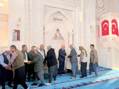 Başkan Karamehmetoğlu vatandaşlarla bayramlaştı