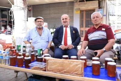 Başkan Kaya, Cuma Pazarında vatandaşlarla buluştu
