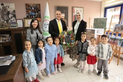 Başkan Kaya minik &ouml;ğrencileri belediyede ağırladı
