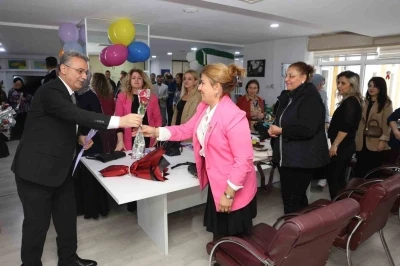 Başkan Kurnaz’dan öğretmenlere anlamlı jest: &quot;Geleceğimizi şekillendiriyorsunuz&quot;
