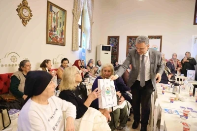 Başkan Kurnaz&rsquo;dan yaş almışlara vefa: "Her biri ayrı ayrı kıymetli"
