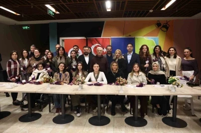 Başkan Mustafa Bozbey, gen&ccedil;lere sahur yaptı
