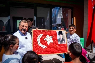 Başkan Odabaşı, ‘Dönüştür, Hediye Kazan’ kampanyası kapsamında çocuklarla buluştu
