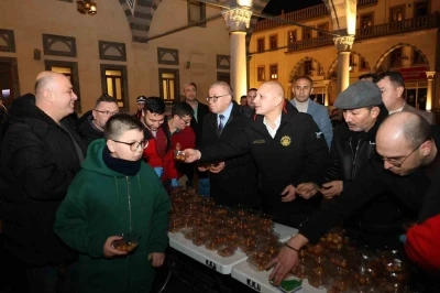 Başkan &Ouml;nal, Berat Kandili&rsquo;nde vatandaşlara lokma ikramında bulundu
