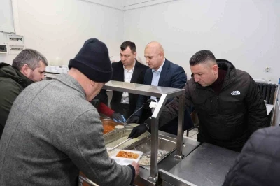 Başkan &Ouml;nal, iftar sofrasında vatandaşlarla buluştu
