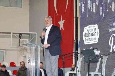 Başkan &Ouml;nt&uuml;rk&rsquo;ten, CHP lideri &Ouml;zel&rsquo;e kaldırım taşı ve &ccedil;&ouml;p konteyneri g&ouml;ndermesi
