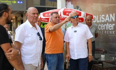 Başkan &Ouml;z&ccedil;elik: "En kıymetli yol g&ouml;sterici vatandaşımızın d&uuml;ş&uuml;ncesidir"
