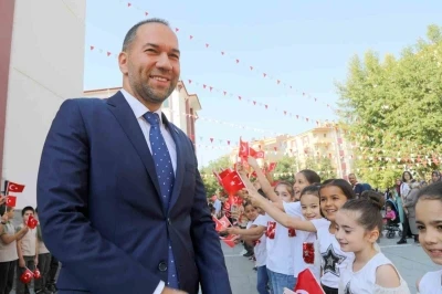 Başkan Özdemir: &quot;Eğitim, geleceğimizi aydınlatan en önemli ışıktır&quot;

