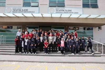Başkan &Ouml;zdoğan, gen&ccedil;lerle Kariyer G&uuml;nleri&rsquo;nde buluştu
