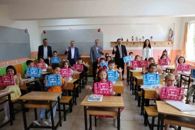 Başkan &Ouml;zdoğan, Hacılar&rsquo;da karne coşkusuna ortak oldu
