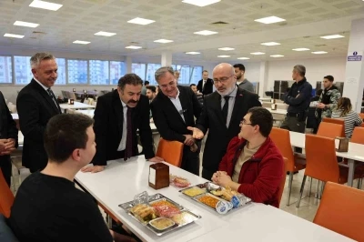 Başkan &Ouml;zdoğan, KAY&Uuml; &ouml;ğrencileriyle iftar sofrasında buluştu
