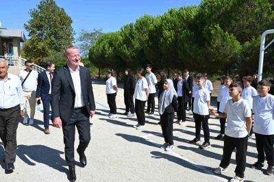 Başkan özel daveti kırmadı, Bayramdere İlkokulu’nu ziyaret etti
