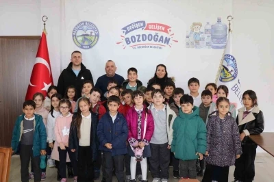 Başkan &Ouml;zel, minik &ouml;ğrencilerle bir araya geldi
