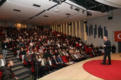Başkan &Ouml;zl&uuml; gen&ccedil;lere hem kariyer sırlarını hem de yeni hayalini anlattı
