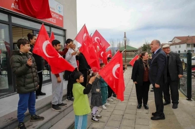 Başkan &Ouml;zl&uuml; Roman koordinasyon merkezini inceleme
