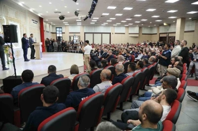 Başkan &Ouml;ztekin personelle bayram sevincini paylaştı
