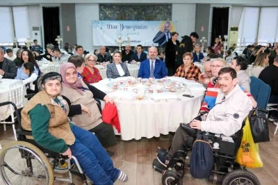 Başkan Pehlivan, Menemenlilerle g&ouml;n&uuml;l sofralarında buluştu
