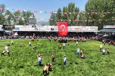 Başkan Pütün pehlivanları Seydikemer er meydanında yalnız bırakmadı

