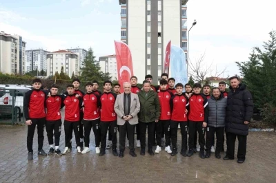 Başkan Şadi &Ouml;zdemir&rsquo;e Kızılcıklı&rsquo;da &ccedil;ocuklardan kaykay park talebi geldi
