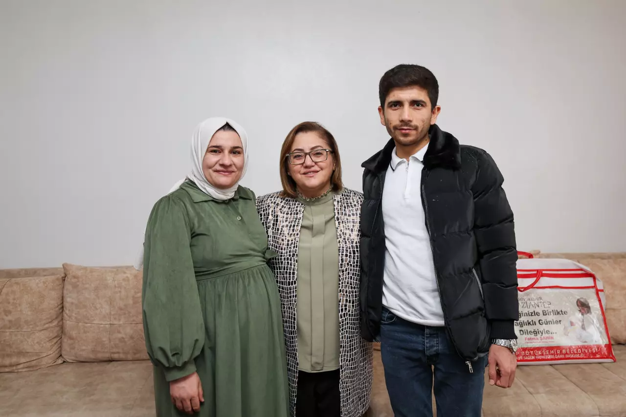 Başkan Şahin'den 'Bir Umut Bir Can' projesinden yararlanan &ccedil;ifte ziyaret!