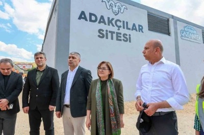 Başkan Şahin, Gazi Konut tarafından yapılan yeni Adak&ccedil;ılar Sitesi&rsquo;ni inceledi