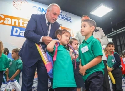 Başkan Sandıkçı: &quot;Eğitim yolculuğunun her aşamasında öğrencilerimizin ve ailelerimizin yanındayız&quot;
