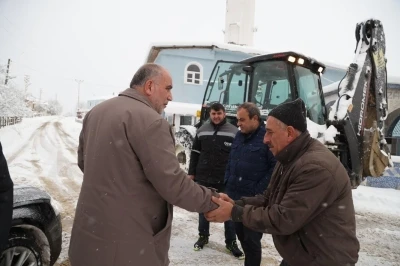 Başkan Sandık&ccedil;ı: "Karla m&uuml;cadele &ccedil;alışmalarına aralıksız devam ediyoruz"
