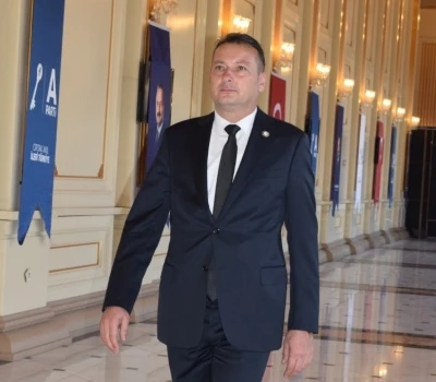 Başkan Saruhan; &quot;Başımızın tacı öğretmenlerimizin günü kutlu olsun&quot;
