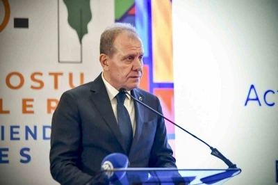 Başkan Seçer: &quot;Kadınların önündeki engeller kalktığında kentlerin de ufku genişler&quot;
