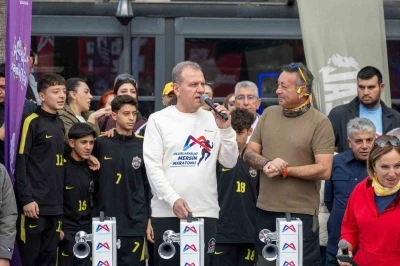 Başkan Seçer: &quot;Mersin Maratonu, Türkiye’de organizasyon başarısında ilk sıraları zorluyor&quot;
