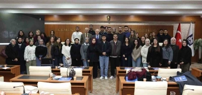 Başkan Sekmen, EBY&Uuml; Hukuk Fak&uuml;ltesi &ouml;ğrencilerini ağırladı
